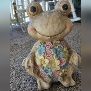 Charming Frog Flowers Garden Statue with LED Solar Lights